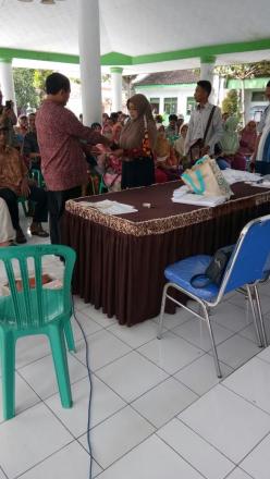 pembagian kartu tani 1